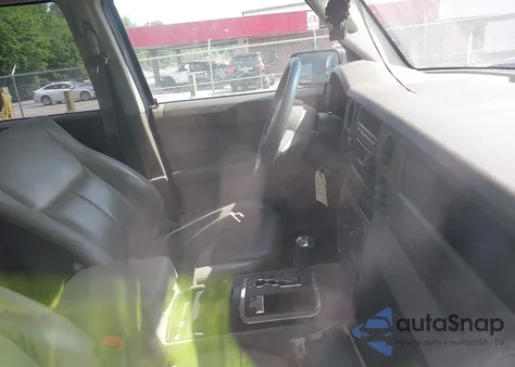 2006 Jeep Commander из США, поврежденный, VIN 1J8HG48N76C104913